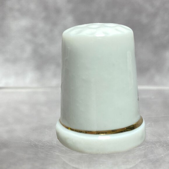 Porcelain Thimble Gold Trim & Scallop Shell Design Pecten Gloriosus By Agiftcorp - Picture 5 of 10